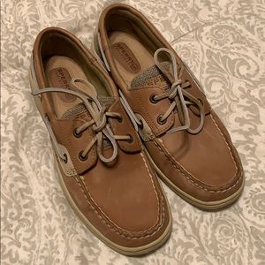 Great pair of Sperrys in wonderful condition.
